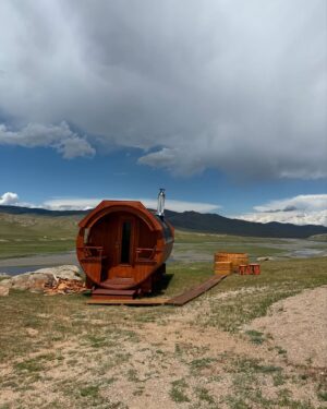 Ankhmaa Gankhuyag Instagram - 🏹🤼‍♂️ НААДАМ 2025 🏇🏆⛺️
Genghis khan polo camp🏇✨

Монгол өв уламжлалаа хадгалсан  энэ гайхалтай кемпэд  мөрөөдөн байж хоёр дахь удаагаа ирж байгаадаа маш их баяртай байна🙌
Төгөлдөр хуурын аяз, тав тух, байгаль,морин поло, Балба тогоочийн амттай хоол, Чарлигийн коктейль бүгийг нэг дор мэдрэх гайхалтай байлаа🍸🕯️🍽️

#GenghisKhanPoloClub #mongolger #NomadicVibes  #adventureawaits #naadam #mongolnaadam #наадам