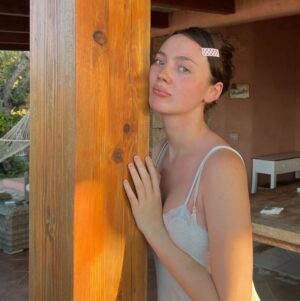 Anna Friel Instagram - Our darling Gracie ,  20 years of you. We are the luckiest parents , you make us proud everyday. Your beautiful kind soul, your intelligence, your creativity, your understanding your amazing mind blowing talent your passion for everything in life, your patience and calm your loving loving heart, your rare and unique beauty, your song bird voice. Your gratitude, your sense of value, your moral compass and most of all your love your beautiful love that walks and sings around you with every breath you take. Quite simply - you are adored and you are so very , very very loved. Thank you for a wonderful decade , here is to the next.  Fly boo boo fly. ✨✨✨✨✨❤️❤️❤️❤️❤️❤️ @gracie_friel  @officialdavidthewlis
