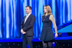 Anna Kadeřávková Instagram - Už teď na @tvnovaofficial můžete vidět náš díl Na lovu, kde dnes bojujeme o co nejvyšší finanční částku pro jednotlivé charity, které jsme si vybrali. 

Já osobně chtěla podpořit @jezevcicivnouzi , kteří se starají o opuštěné nebo hendikepované (nejen) jezevčíky. Držte nám palce a BAVTE SE! ❤️