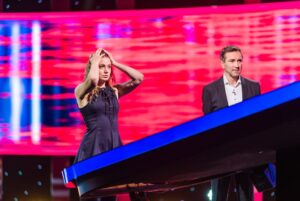 Anna Kadeřávková Instagram - Už teď na @tvnovaofficial můžete vidět náš díl Na lovu, kde dnes bojujeme o co nejvyšší finanční částku pro jednotlivé charity, které jsme si vybrali. 

Já osobně chtěla podpořit @jezevcicivnouzi , kteří se starají o opuštěné nebo hendikepované (nejen) jezevčíky. Držte nám palce a BAVTE SE! ❤️