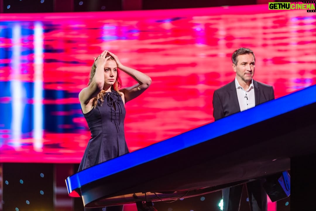 Anna Kadeřávková - 7.1K Likes - Už teď na @tvnovaofficial můžete vidět náš díl Na lovu, kde dnes bojujeme o co nejvyšší finanční částku pro jednotlivé charity, které jsme si vybrali. 

Já osobně chtěla podpořit @jezevcicivnouzi , kteří se starají o opuštěné nebo hendikepované (nejen) jezevčíky. Držte nám palce a BAVTE SE! ❤️