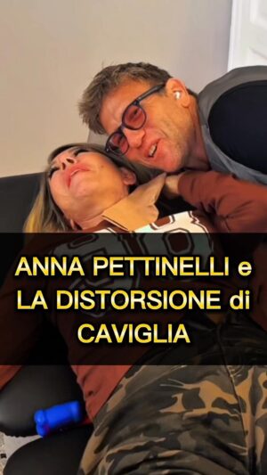 Anna Pettinelli Instagram - 🛑 @anna_pettinelli ha avuto una distorsione di caviglia, con grande difficoltà all’appoggio, è stata adottata in fase acuta in maniera precoce, onde evitare atteggiamenti antalgici a posteriori che provocherebbero una diminuzione della mobilità e problematiche a livello capsulari e tendinei. Il trattamento viene eseguito in completa sicurezza ed effettuato un bendaggio funzionale. 
#osteopatiaroma #AnnaPettinelli #fisioterapiaroma #DistorsioneCaviglia #distorsione #bendaggio #caviglia