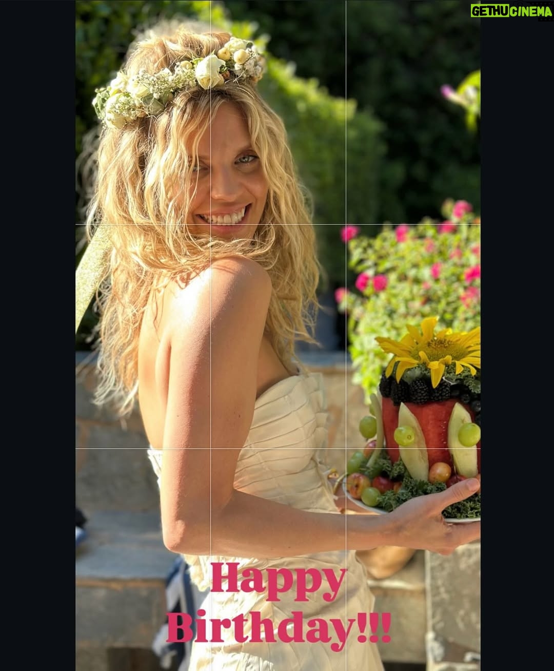 AnnaLynne McCord - 2.9K Likes - 🎂