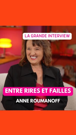Anne Roumanoff Instagram - Anne Roumanoff comme jamais ! 💫 
Première : c’est ELSA WOLINSKI qui reçoit ! 
Anne Roumanoff se livre sans filtre : 
💬 Ses dents refaites (assumées !) 💬 Ses chirurgies esthétiques 💬 Ses débuts dans un milieu très masculin 💬 Ses grands-mères incroyables 💬 Son décalage permanent 
Pas assez « bourge » à Sciences Po 
Trop « intello » à La Classe 
Son secret ? 
Être toujours en équilibre entre RIRES et FAILLES 🎭 
Une Anne touchante, à fleur de peau, qui nous livre bien plus qu’une interview : un moment de VÉRITÉ 💕 
Préparez mouchoirs ET éclats de rire ! 😂😭 
Grande Interview exceptionnelle !

#anneroumanoff #elsawolinski #grandeinterview #humoriste #sansfiltre temoignageinspirant mesdamesmedia sincerite humour