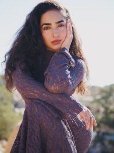 Anousha Instagram - .
You think wealth is about math? You believe peace is about hustle? You’ve been told love is about timing? No, It is about alignment ☀️It is about vibration. It is about the silent force that surrounds us. And that force is called our aura. We do not attract what we chase. We attract what we are. Our aura is our broadcast signal. It is the frequency we emit unconsciously, consistently, and unapologetically. Before we speak, it speaks for us. Before we enter a room, it arrives ahead of us. Before we pitch an idea, or launch a product, or ask for a raise, our aura has already negotiated the terms. So if we are poor on the inside, if we carry doubt in our bones, if we self-talk drips with scarcity, then it’s doesn’t matter how big our dreams are, we will sabotage our success at every turn. This is the law of resonance, and it is non-negotiable🌿
September 11 — my birthday.
A new cycle begins, and with it, new intentions.
Here’s to walking with an aura that is clear, aligned and truthful ✨
‎یک یاد آوری برای تو و من: 
‎تو فکر می‌کنی ثروت ریاضی. باور داری صلح یعنی تلاش و دوندگی. به تو گفته‌اند عشق یعنی زمان‌بندی.
‎خیر،
‎ثروت و سلامتي یعنی هماهنگی. یعنی نیروی خاموشی که تو را در بر گرفته است. يعني بدون شرم حقيقت درونتو زندگي كردن و آن نیرو همان چیزی است که اسمش «هاله» می‌نامند.
‎هاله‌ات سیگنال پخش توست. همان فرکانسی که ناآگاهانه، پیوسته و بی‌پروا از خودت پخش می‌کنی.
‎قبل از آنکه حرفی بزنی، هاله‌ات حرف زده است.
‎قبل از آنکه وارد اتاق شوی، هاله‌ات پیشاپیش رسیده است.
‎قبل از آنکه ایده‌ای ارائه کنی، محصولی راه‌اندازی کنی، هاله‌ات قبلاً شرایط را مذاکره کرده است.
‎اگر قلبت فقیر باشد، اگر در استخوان‌هایت شک و تردید حمل کنی، اگر گفت‌وگوی درونی‌ات با کمبود و نداری آغشته باشد، مهم نیست رؤیاهایت چقدر بزرگ باشند، دنیا را جایی بی معنا تجربه میکنی.
‎هاله، بازتاب عادات احساسی توست.
‎با تکرار ساخته می‌شود.با تمرکز شکل می‌گیرد. با انضباط ذهنی تقویت می‌شود.تو هر بار که فکری می‌کنی، هاله‌ات را آموزش می‌دهی.هر بار که باوری را نگه می‌داری، هاله‌ات را می‌سازی.
‎هر بار که کلمه‌ای را به زبان می‌آوری، تاكيد ميكني بر انچه كه هستي

‎۲۰ شهریور/۱۱ سپتامبر تولدم. یک بار دیگر اجازه این رو داشتم که به 
دور خورشید بچرخم و بازی کنم و خلق کنم✨ 
به امید نیت های شفاف تر و هاله ی خداگونه تر 🌿 الهی امین