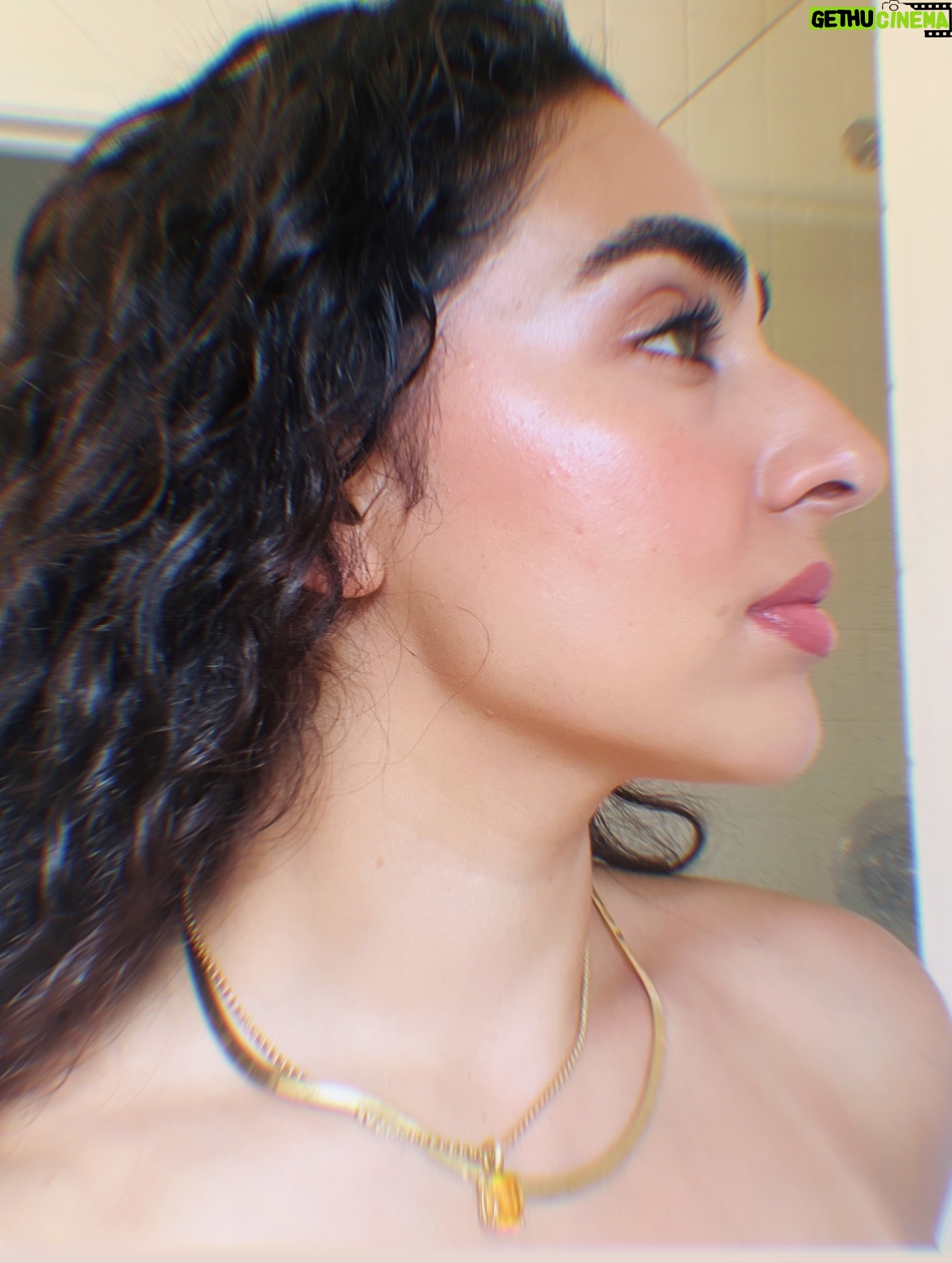Anousha - 46.5K Likes - August ☀️ ماه زیبای مرداد