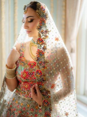 Anoushey Ashraf Instagram - Most of my posts come with a side of humor, but today, my heart’s doing all the talking.
I married the boy I once shared a childhood photo with — and somehow, all these years (and FaceTimes) later, he became my person.♥️🥺 

Sharing some of MY favorite shots from our big day!! For our childhood picture refer to #20! 

SO SO CUTE, may Allah be praised. 🧿 

#from4toforever