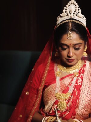 Antara Mitra Instagram - My Bridal Era .
Tradition .. Minimalism .. Ethnic. 

Mua - @meghna_make_up_artist 
Hair - @diwakarprasad861 
Attire styling - @rabhisek 
Wedding planner- @celebratewithrivaah 
Click - @memoirsandcanvas