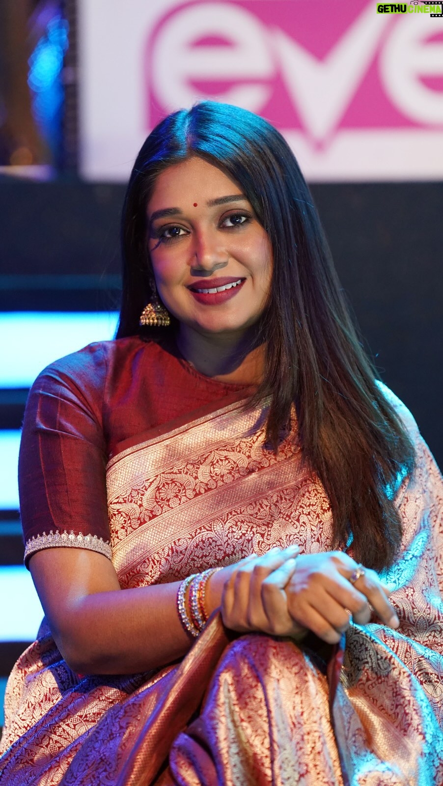 Antara Mitra - 11.6K Likes - Deep Maroon and winters 🍷

Flaunting - @designsbymitanghosh s amazing Saree here #zeebangla #saregamapa 

Hair n make up - @meghna_make_up_artist  @diwakarprasad861