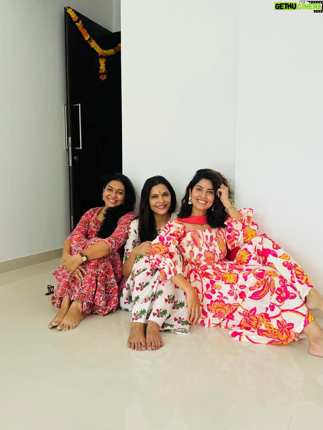 Anuja Sathe - 10.5K Likes - October just got better ❤️❤️
Happy Diwali ✨✨