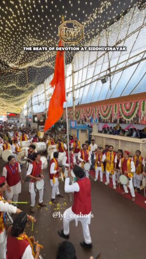 Anuja Sathe Instagram - FROM YOUTUBE TO REAL LIFE – THESE BEATS AT SIDDHIVINAYAK GAVE ME PURE GOOSEBUMPS
.
.
.
.
.
.
.
#kalawantdholpathak#mumbai#sidhivinyak#trending#reels #viral #dhol#pathak#tasha#vinyaka#ganesh#bappa#kalawant#kalawantdholtashapathak