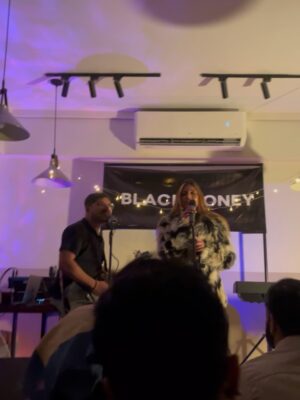 Anzela Abbasi Instagram - I am the wave and the rock that shapes it.
.
Did a gig at @drinkblackhoney ☕️🧋🩶