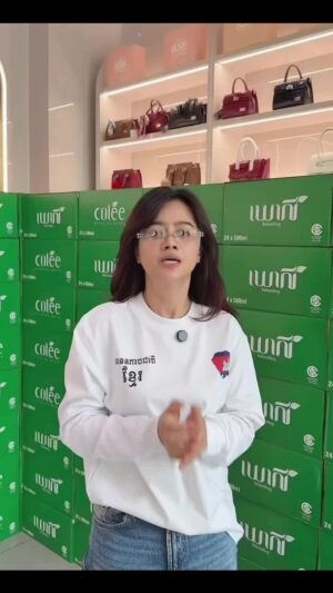 Aok Sokunkanha Instagram - យើងបានចេញទៅតាមគោលដៅ បណ្តើរៗហើយ អរគុណទឹកចិត្តរួបរួមគ្នារបស់បងប្អូនខ្មែរ 🫶🏻🙏🏻។ 
សម្រាប់បងប្អូនដែលចង់ចូលរួមបន្ត ខាងនាងខ្ញុំ និងក្រុមការងារ នៅតែបើកទទួល
នេះជាទីតាំង ដែលបងប្អូនអាចយកសម្ភារៈជំនួយមកចូលរួមបាន​ ៖
បុរីជីបម៉ុងលែនម៉ាក271 ផ្លូវពាណិជ្ជកម្ម ផ្ទះលេខ230-232
https://maps.app.goo.gl/KfBxR1uCXou9DaHg7