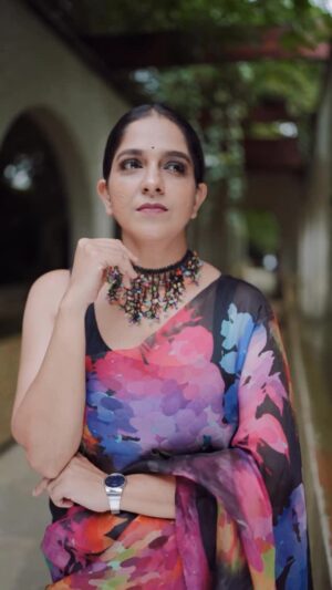 Aparna Nair Instagram - 🌸🌸🌸
Make up @mua_devu_nair
Jewellery @looopfactory
Location @bu.mi_tvm
📸 @krishna_prasad_g_s
Videography @signature_by_sethuashok
Grading @cutz_by__kichu
#sarees