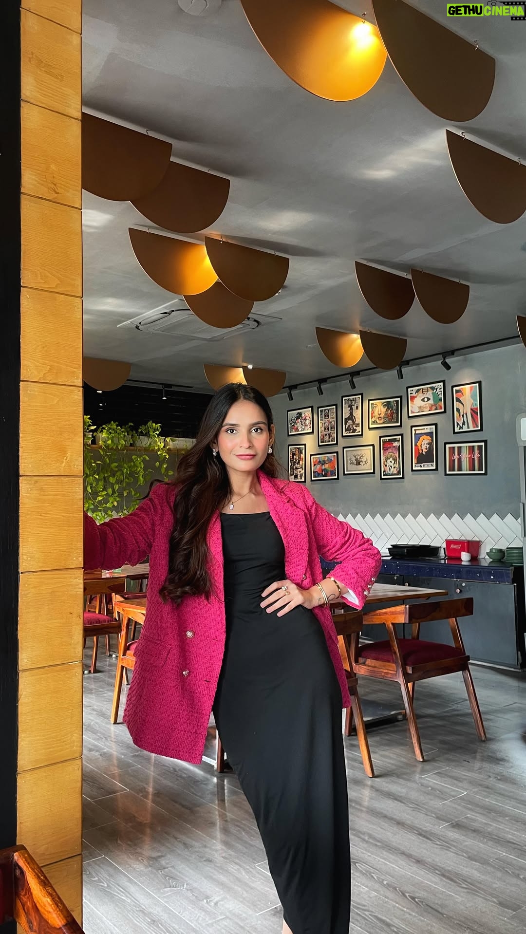 Apoorva Sharma - 1.2K Likes - Winter chill, but make it pink. 💗✨ 

Blazer @styleanny_in 
Comment 'LINK' for product link 🔗

Use "APOORVA12" for additional discount 

#OnWednesdaysWeWearPink