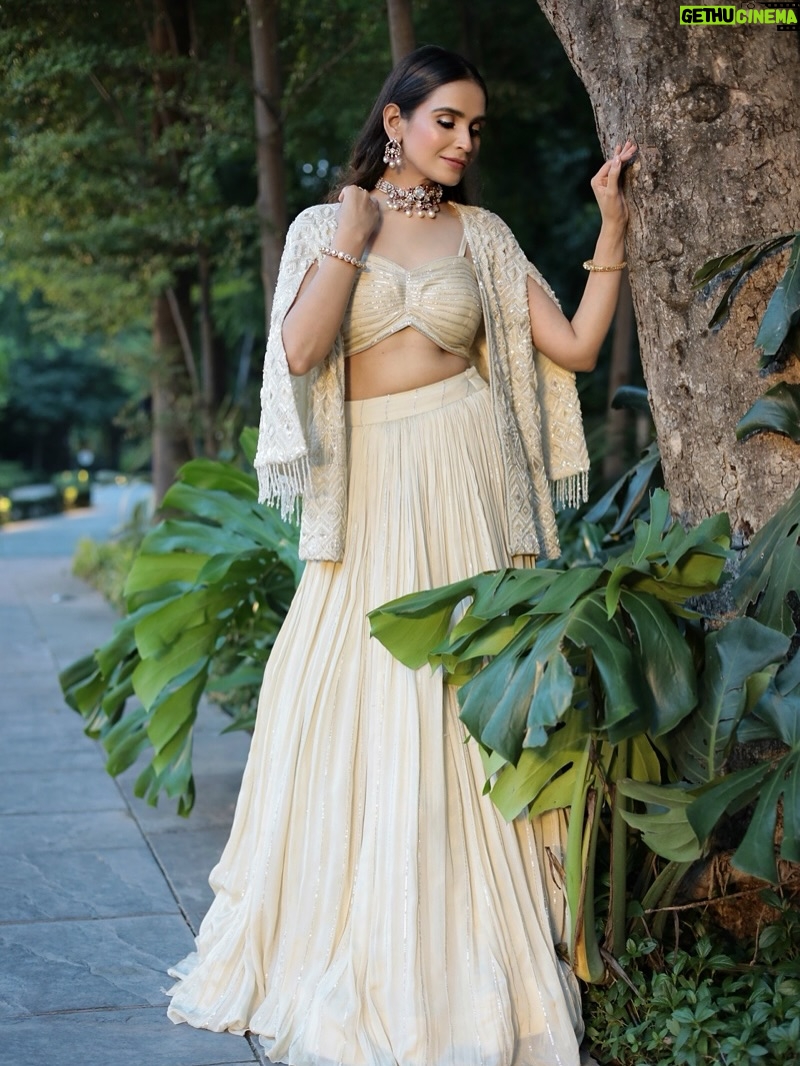 Apoorva Sharma - 1.5K Likes - Silhouettes of royalty, stitched in pearls and poise ✨🤍

Outfit @zarijaipur 
Jewels @houseofkalajohare @rpsarafjewellers 
Makeup @shadessalon.official @chhabrajassi 
Curated by @fbs_jaipur @megha_gupta_manakbohra
Event decor @thestagecraft 
Location @sawaimanmahaljaipur 

#fashionblogger #jaipurblogger #indianblogger #jaipur