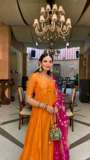 Apoorva Sharma Instagram - Wrapped in the radiance of tradition and the allure of celebration. This Diwali, illuminate your spirit in timeless elegance with @bunaai 🪔✨

Comment “Link” for product links 🔗 

#bunaai #festivecollection #womenofbunaai #diwalifits #festiveseason #festivefits #ootd #suitset #diwalioutfit #ethnicwear #festivefashion #explore #reelinstagram