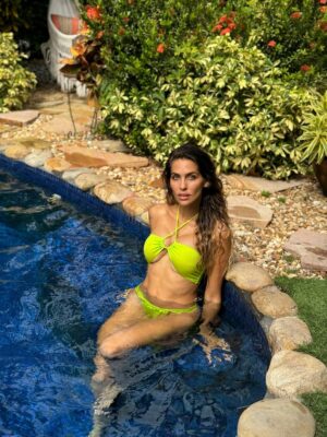 Ariadna Romero Instagram - Summer mood with @4giveness_official