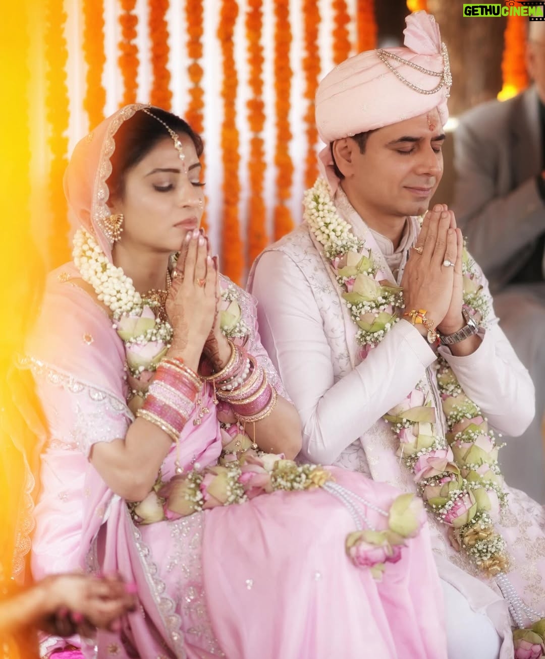 Ashlesha Savant - 24.1K Likes - In Sanskrit 
Namas -means -Bowing 
Te -means - to you 
The divine and self is the same in you and me. 
We bow to the divine in you . 

Thank you for the blessings and love.❤️ 

#gratitude #blessed #🧿🧿🧿🧿🧿🧿