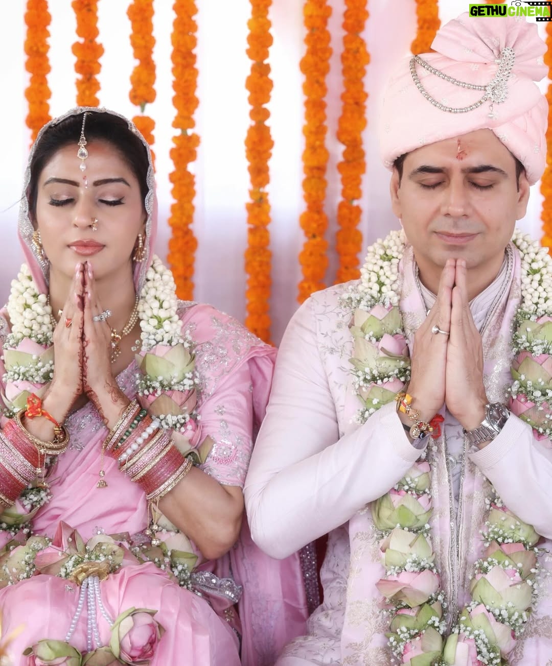 Ashlesha Savant - 24.1K Likes - In Sanskrit 
Namas -means -Bowing 
Te -means - to you 
The divine and self is the same in you and me. 
We bow to the divine in you . 

Thank you for the blessings and love.❤️ 

#gratitude #blessed #🧿🧿🧿🧿🧿🧿