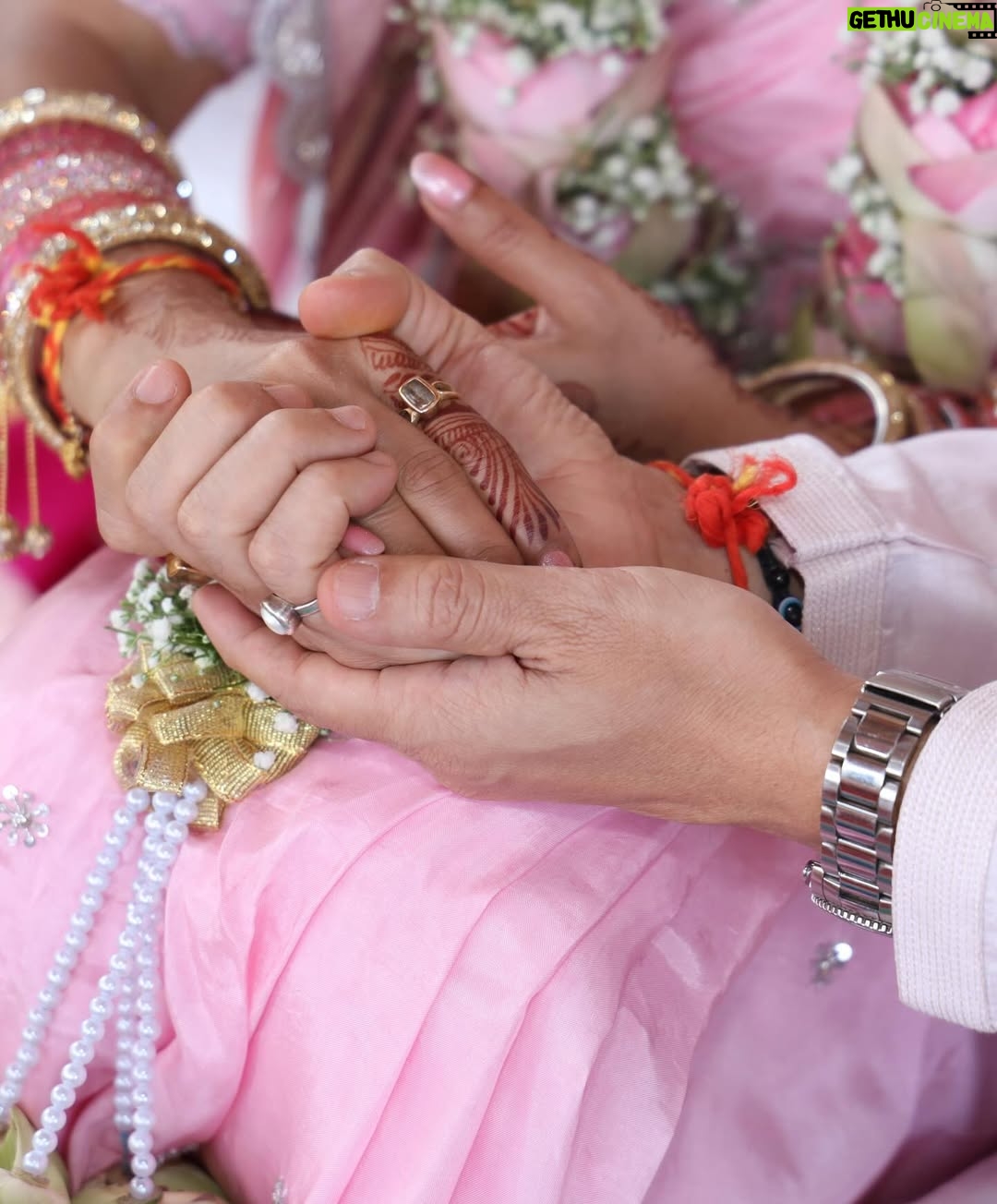 Ashlesha Savant - 24.1K Likes - In Sanskrit 
Namas -means -Bowing 
Te -means - to you 
The divine and self is the same in you and me. 
We bow to the divine in you . 

Thank you for the blessings and love.❤️ 

#gratitude #blessed #🧿🧿🧿🧿🧿🧿