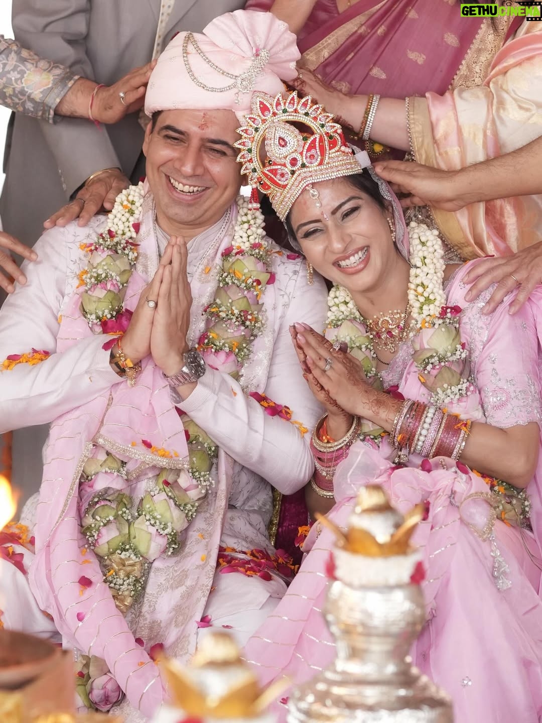 Ashlesha Savant - 174.3K Likes - “, We stepped into a new chapter as Mr & Mrs…Tradition found its way into our hearts.
We are filled  with gratitude for all the blessings. ❤️❤️”
🧿

I want to say #justmarried #🧿🧿🧿 #grateful #us

Captured beautifully by @portraitsbylalit