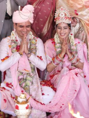 Ashlesha Savant Instagram - “, We stepped into a new chapter as Mr & Mrs…Tradition found its way into our hearts.
We are filled  with gratitude for all the blessings. ❤️❤️”
🧿

I want to say #justmarried #🧿🧿🧿 #grateful #us

Captured beautifully by @portraitsbylalit