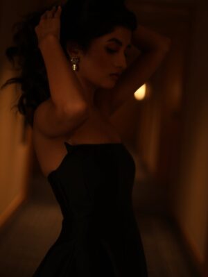 Ashlesha Thakur Instagram - 🖤