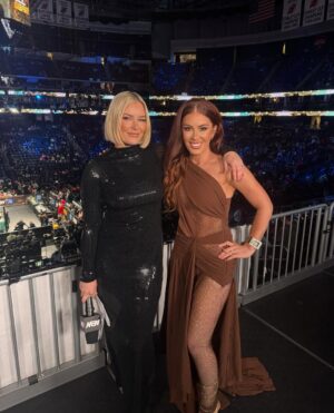 Ashley Lomberger Instagram - Full Gear fancy 🤎✨⚙️ 
#aewfullgear #aew #aewglam