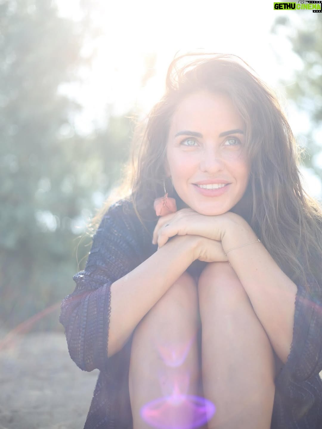 Aslı Tandoğan - 13.2K Likes - “Güneşin ışığıyla, tatilin son günlerini kalbime saklıyorum… ✨☀️”