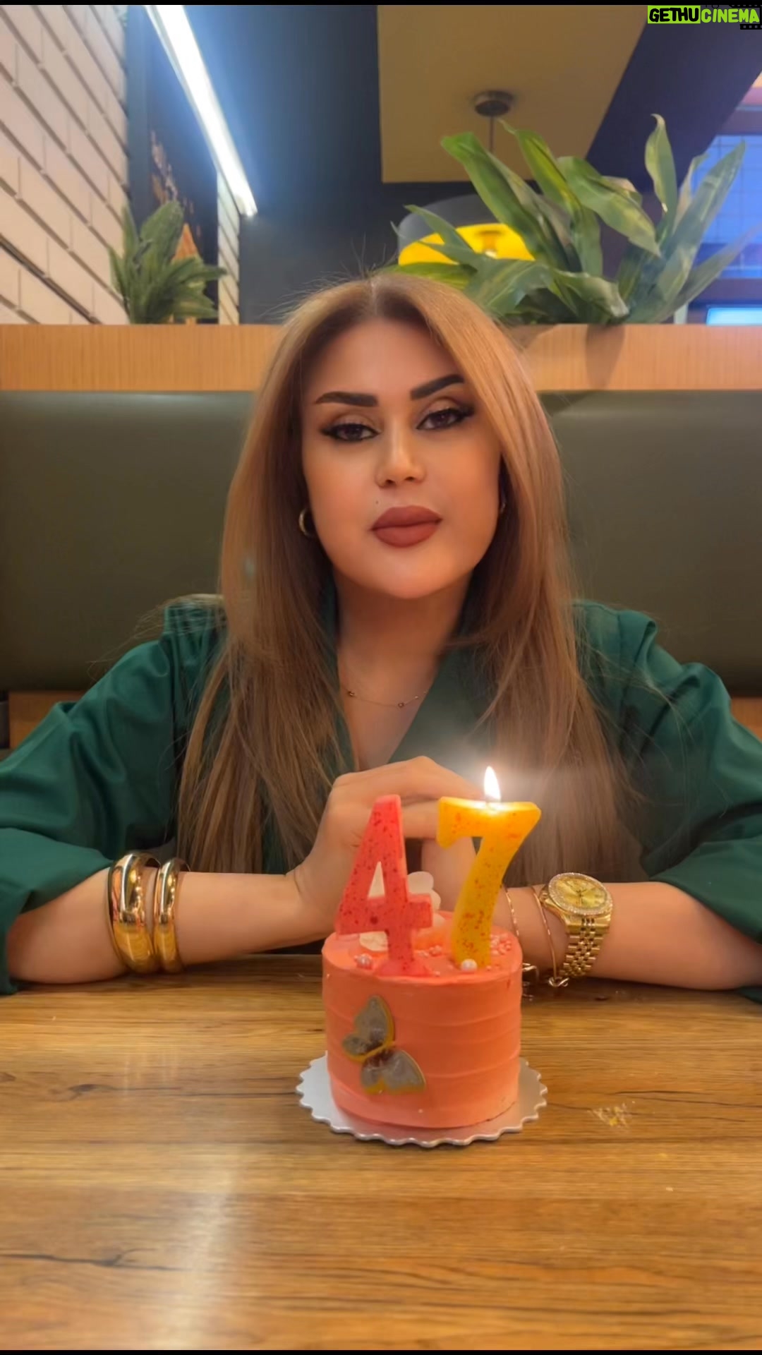 Asmaa safaa - 52.9K Likes - .
كل عام وكل ماهو جميل يُنسب إليّ أنا وقلبيّ.
اللهمَّ السلام لـ روحـي، وعامًا مليئًا بما أتمنى🤍
