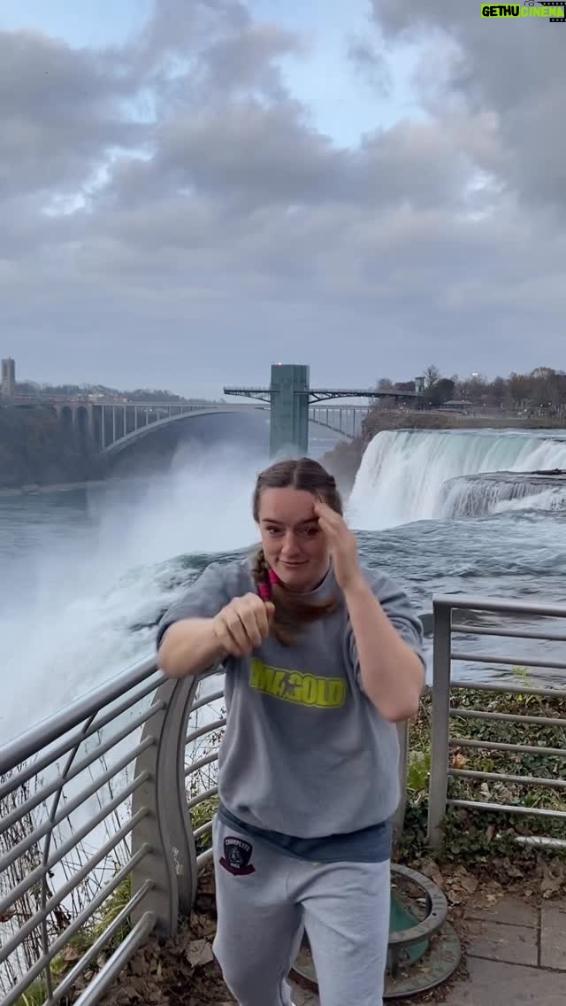 Aspen Ladd - 894 Likes - Guess where? 👊