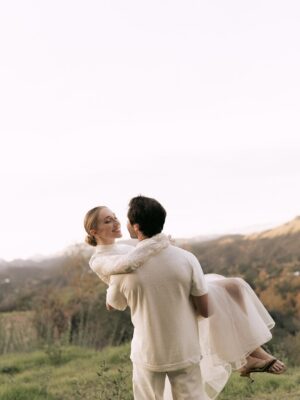 Aurora Culpo Instagram - Engagement photos with my ❤️

male model/loml: @zacoutside 
📸: @efegepho 
💄: @makeupbyliz 
💇🏼‍♀️: @glamsquad