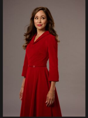 Autumn Reeser Instagram - ♥️ Because a dress like this is just begging for a twirl…

Thank you to the fairy godmothers of the costume department ✨Jen, Jasmine & Lynn ✨ for building this hero dress from scratch in only a couple of days. This was an impossible task that you somehow crafted into a Christmas miracle. You added so much magic to our story and made me feel like a holiday princess!!!

‘We Met in December’ airs TONIGHT on @hallmarkchannel!!! We can’t wait to share it with all of you.🌹 

#holidaymovies #whattowatch #hallmarkmovies