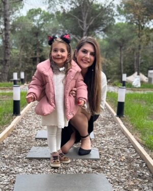 Ayça Erturan Instagram - Sen bugün doğdun sanıyorsun ama asıl bugün benim yeniden doğduğum gün…🥹 🎂 💚🩷💚🩷 🌟#süperNOVA3yaşında #happybirthday