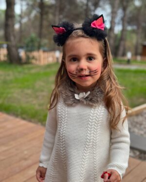 Ayça Erturan Instagram - Sen bugün doğdun sanıyorsun ama asıl bugün benim yeniden doğduğum gün…🥹 🎂 💚🩷💚🩷 🌟#süperNOVA3yaşında #happybirthday