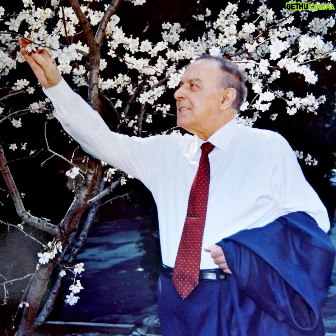 Aygün Kazımova - 5.3K Likes - Bu gün Azərbaycanın Ümummilli lideri Heydər Əliyevin anım günüdür. 
Ulu Öndərin əziz xatirəsini hörmət, sevgi və ehtiramla anırıq. 🙏

#HEYDƏRƏLİYEV 🇦🇿