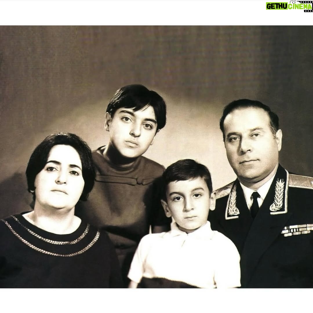 Aygün Kazımova - 5.3K Likes - Bu gün Azərbaycanın Ümummilli lideri Heydər Əliyevin anım günüdür. 
Ulu Öndərin əziz xatirəsini hörmət, sevgi və ehtiramla anırıq. 🙏

#HEYDƏRƏLİYEV 🇦🇿