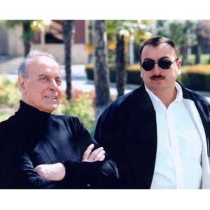 Aygün Kazımova Instagram - Bu gün Azərbaycanın Ümummilli lideri Heydər Əliyevin anım günüdür.
Ulu Öndərin əziz xatirəsini hörmət, sevgi və ehtiramla anırıq. 🙏
#HEYDƏRƏLİYEV 🇦🇿