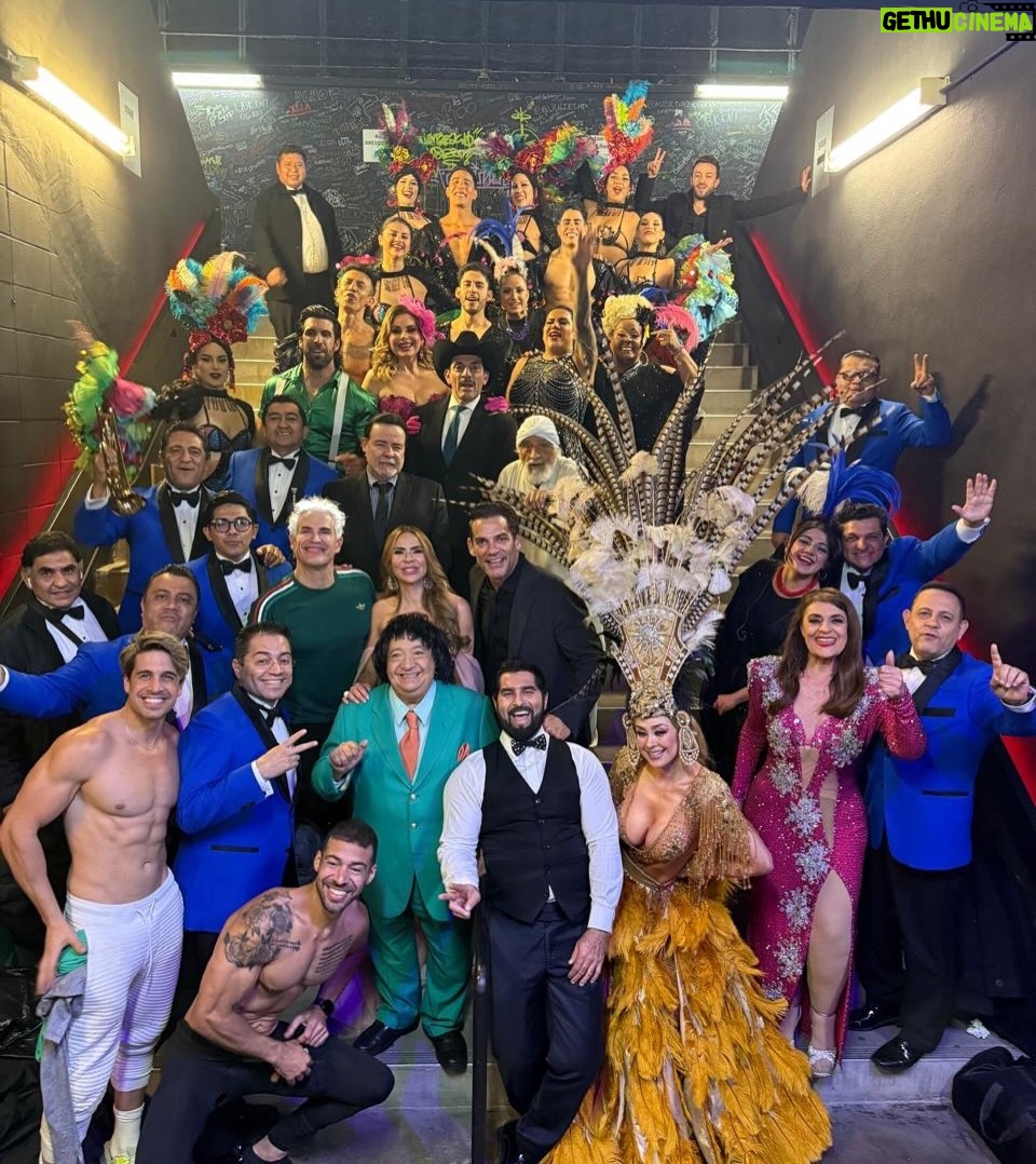Aylín Mújica - 3.1K Likes - Hace un mes empezamos la aventura de llevar el mejor musical de #méxico @perfumedegardeniateatro por la Unión Americana. Recorrimos el país de punta a punta llevando el orgullo de ser latinos a cada rincón. Hoy concluye en #sanantonio pero nos llevamos las sonrisas de cada uno de los paisanos que hicieron posible el éxito de este tour. 
Gracias a los actores, actrices, bailarines, modelos, cantantes, a todos los del staff que hicieron un trabajo estoico.
Gracias @omarproductor por hacer que México 🇲🇽 brille en el mundo. 
@aracelyarambula @davidzepeda1 @arturo.carmona @victor_latinlover @cuquitaoficial_ @salinasjorgemx @silveriorocchi22 @santaneramx @iamdelafuente @kimberly_lamaspreciosa @aylinmujic @lisvegaoficial