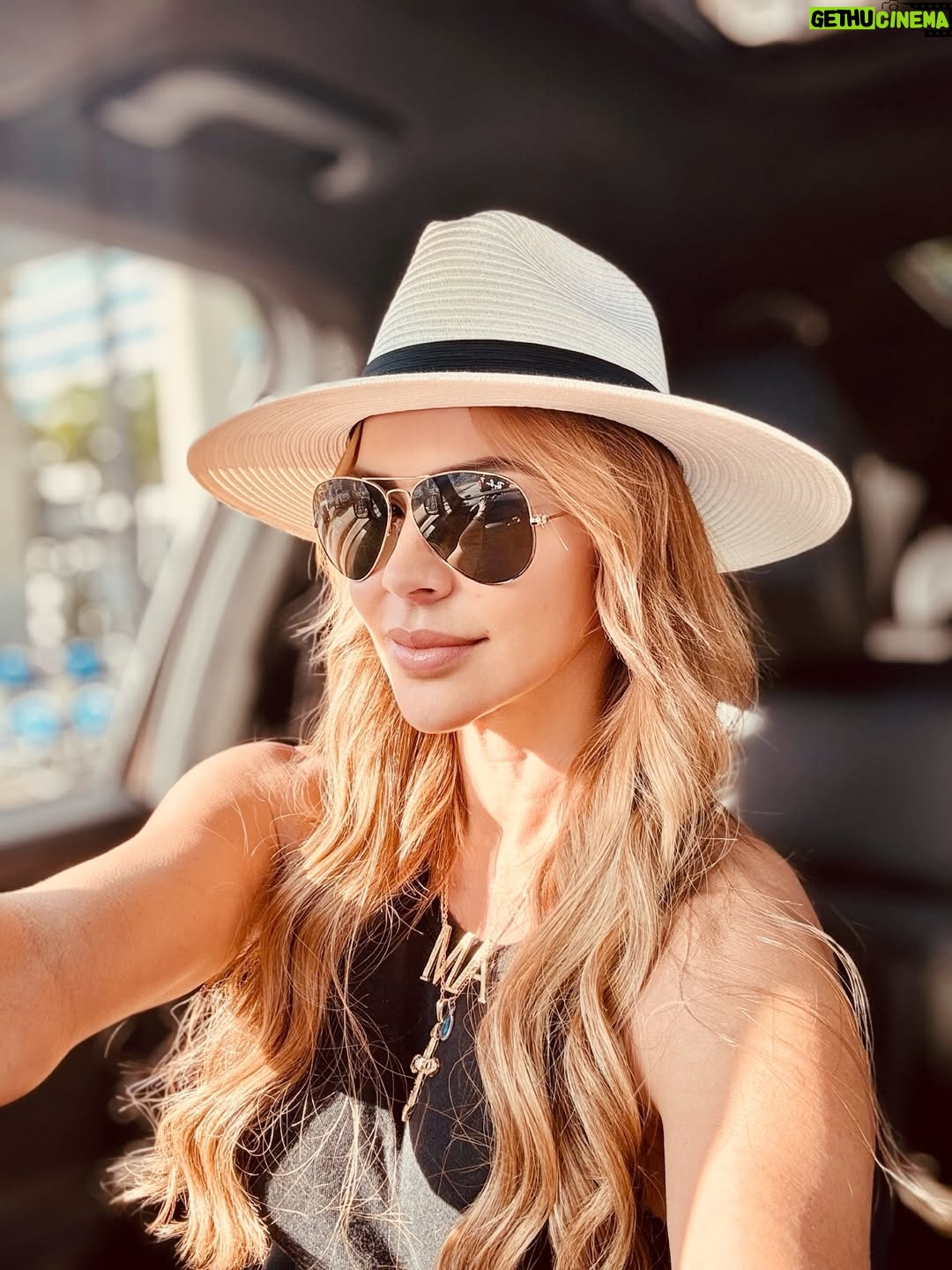 Aylín Mújica - 1.7K Likes - #Miami #aylinmujica gracias @eguzmann