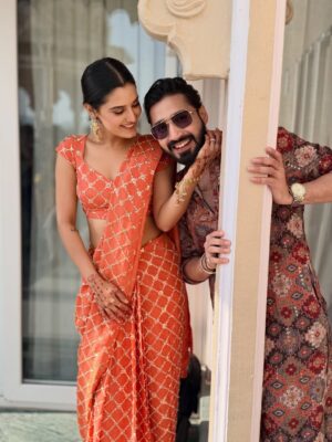 Ayushi Khurana Instagram - Ladkiwale💕
@samosa.meets.fafda

Wearing @anuki.in 
Jewellery @retrend_jewels