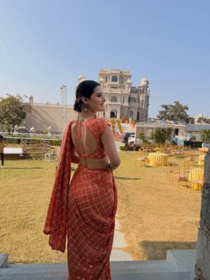 Ayushi Khurana Instagram - Ladkiwale💕
@samosa.meets.fafda

Wearing @anuki.in 
Jewellery @retrend_jewels