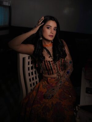 Ayushi Khurana Instagram - Too bright for your comfort zone ✨
Swipe 👉

📸 @portraitdeewana