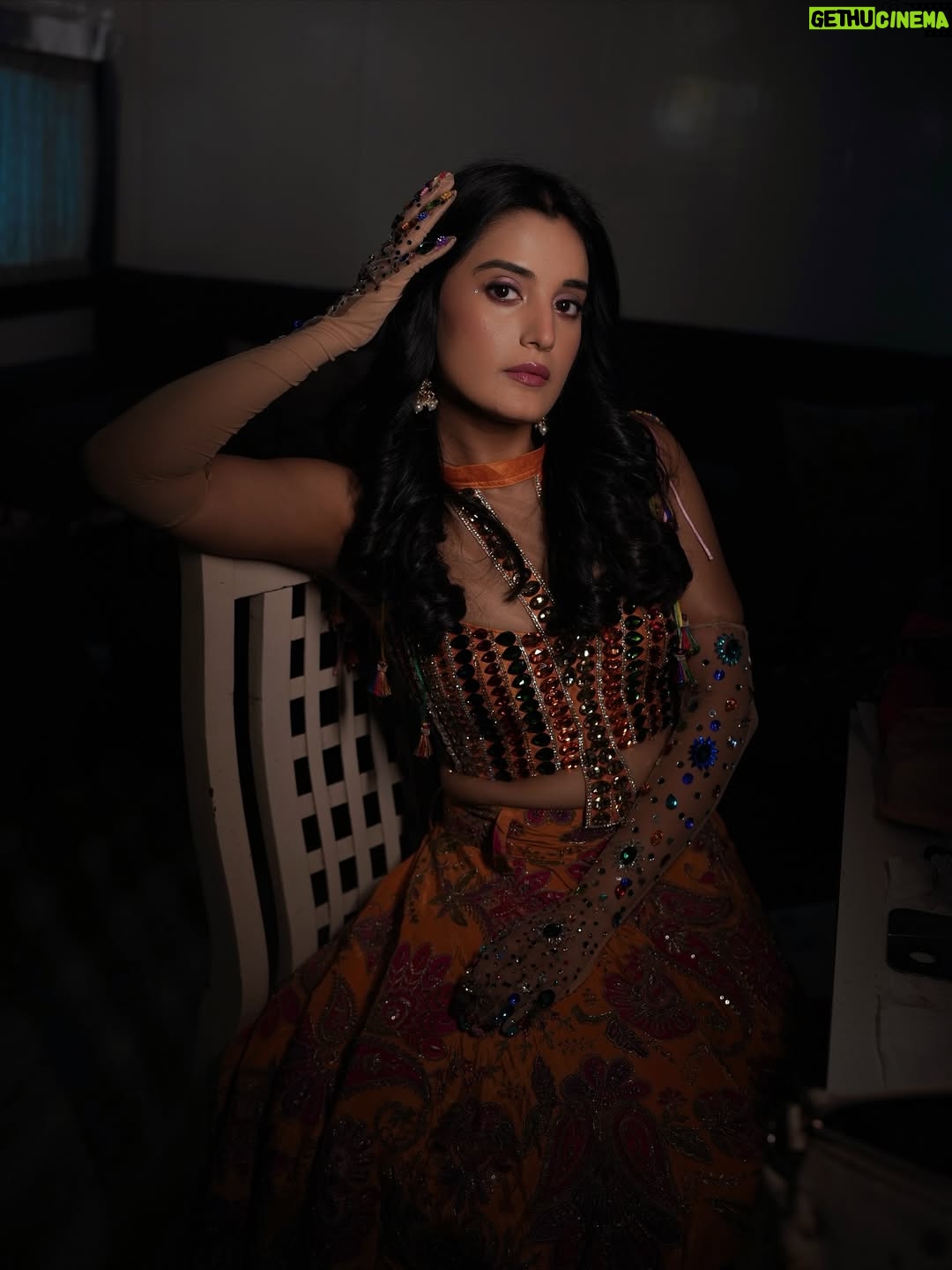 Ayushi Khurana - 33.2K Likes - Too bright for your comfort zone ✨
Swipe 👉

📸 @portraitdeewana