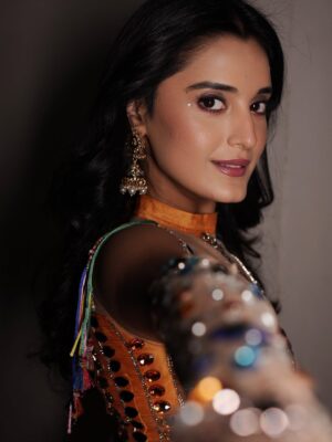 Ayushi Khurana Instagram - Too bright for your comfort zone ✨
Swipe 👉

📸 @portraitdeewana