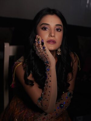 Ayushi Khurana Instagram - Too bright for your comfort zone ✨
Swipe 👉

📸 @portraitdeewana