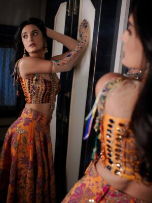 Ayushi Khurana Instagram - Too bright for your comfort zone ✨
Swipe 👉

📸 @portraitdeewana