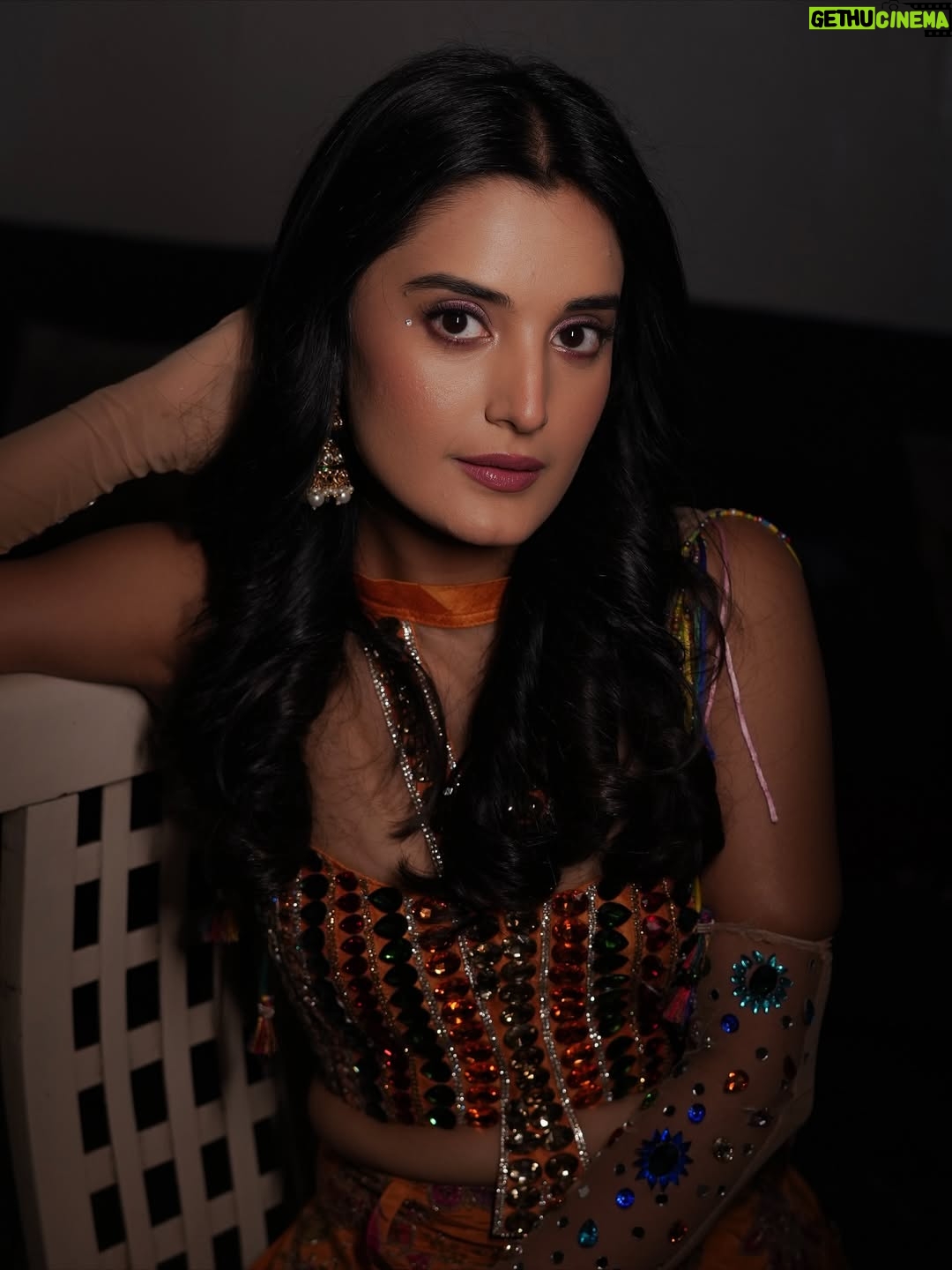 Ayushi Khurana - 33.2K Likes - Too bright for your comfort zone ✨
Swipe 👉

📸 @portraitdeewana