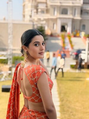 Ayushi Khurana Instagram - Ladkiwale💕
@samosa.meets.fafda

Wearing @anuki.in 
Jewellery @retrend_jewels